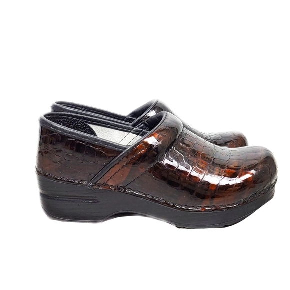 *SOLD*New! Dansko The Professional Womens 36 Brown Patent Crocs - Picture 2 of 9